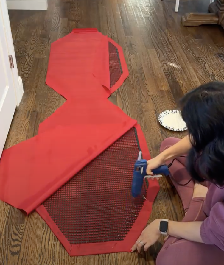 DIY giant bow: attaching mesh to fabric