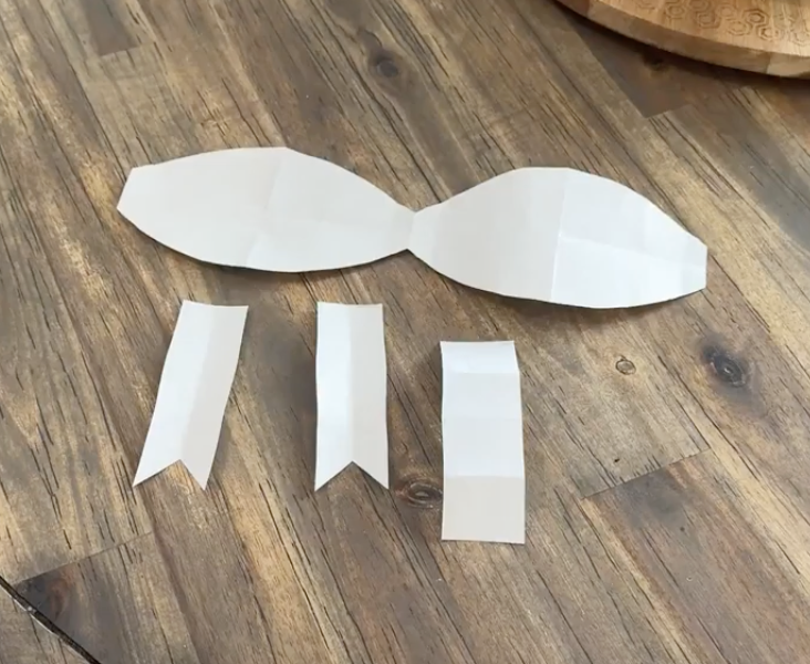 DIY giant bow: cutting out a paper model